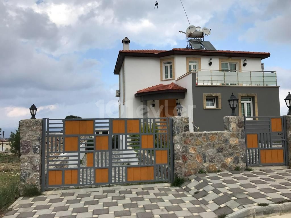 3+1 Çatalköy Villa for Rent ** 