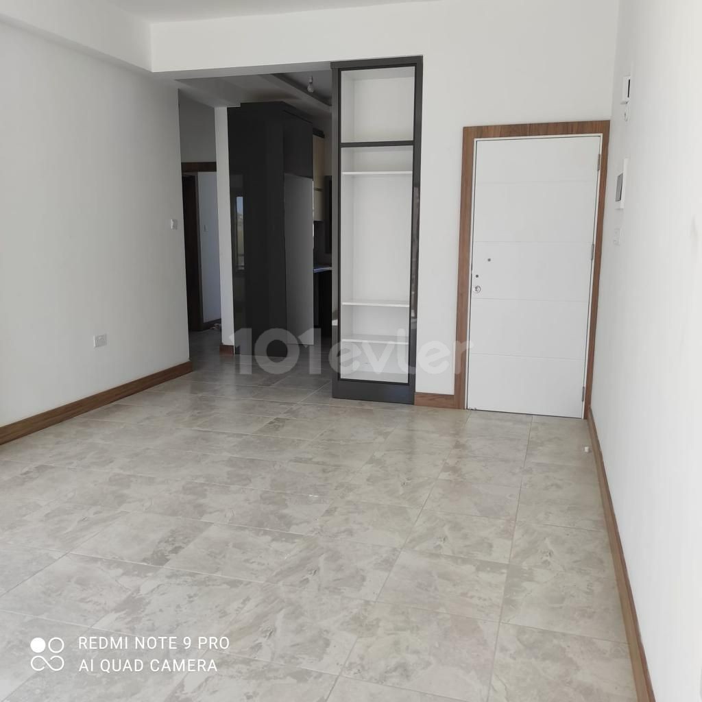 2 + 1 Penthouse Zum Verkauf Mit Gemeinschaftspool In Kyrenia Alsancak ** 