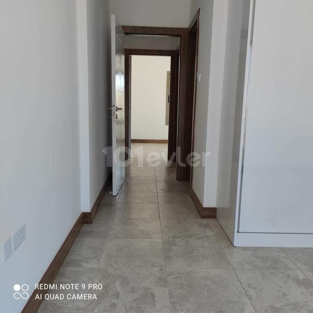 2 + 1 Penthouse Zum Verkauf Mit Gemeinschaftspool In Kyrenia Alsancak ** 