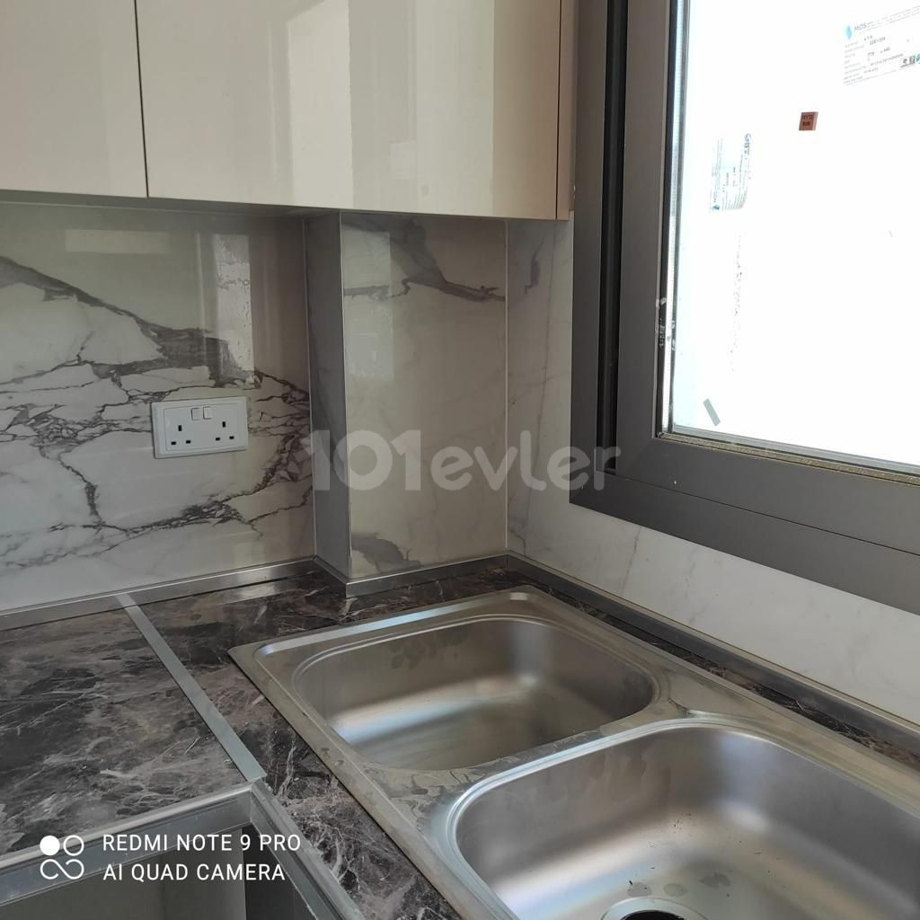 2 + 1 Penthouse Zum Verkauf Mit Gemeinschaftspool In Kyrenia Alsancak ** 