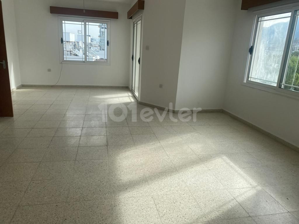 3+1 Girne Merkez Kiralık Eşyasız Daire