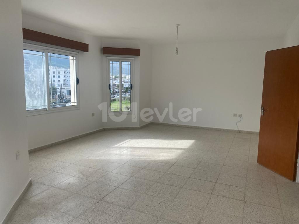 3+1 Girne Merkez Kiralık Eşyasız Daire