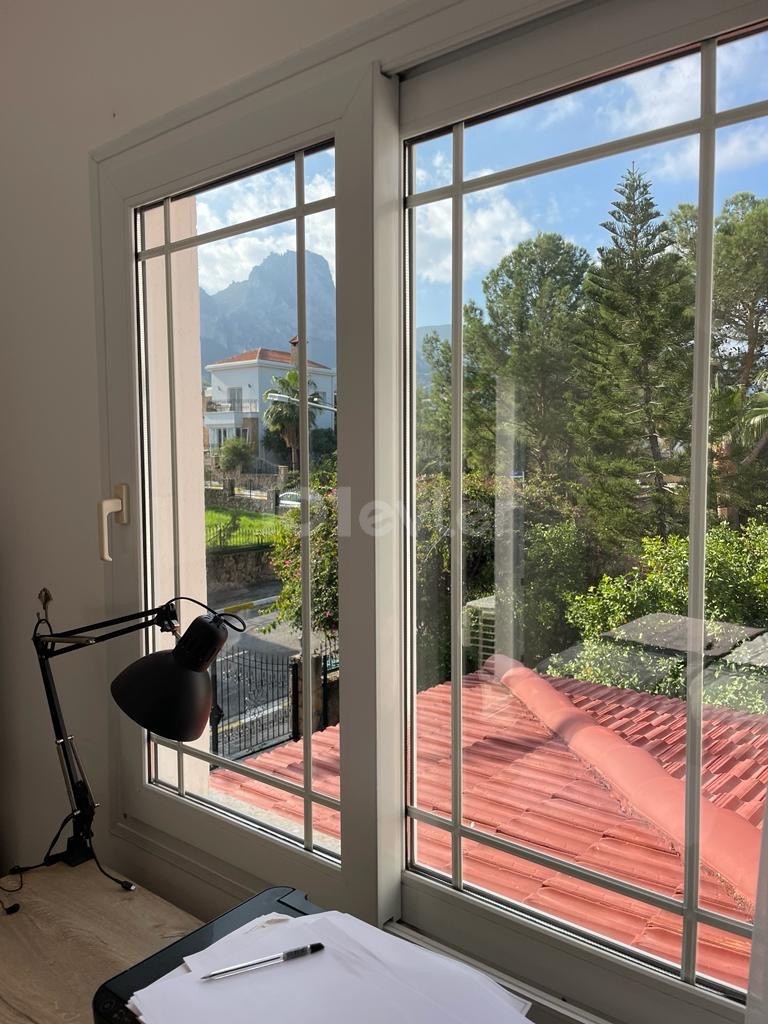 3+1 Kiralık Villa  Ortak Yüzme Havuzlu