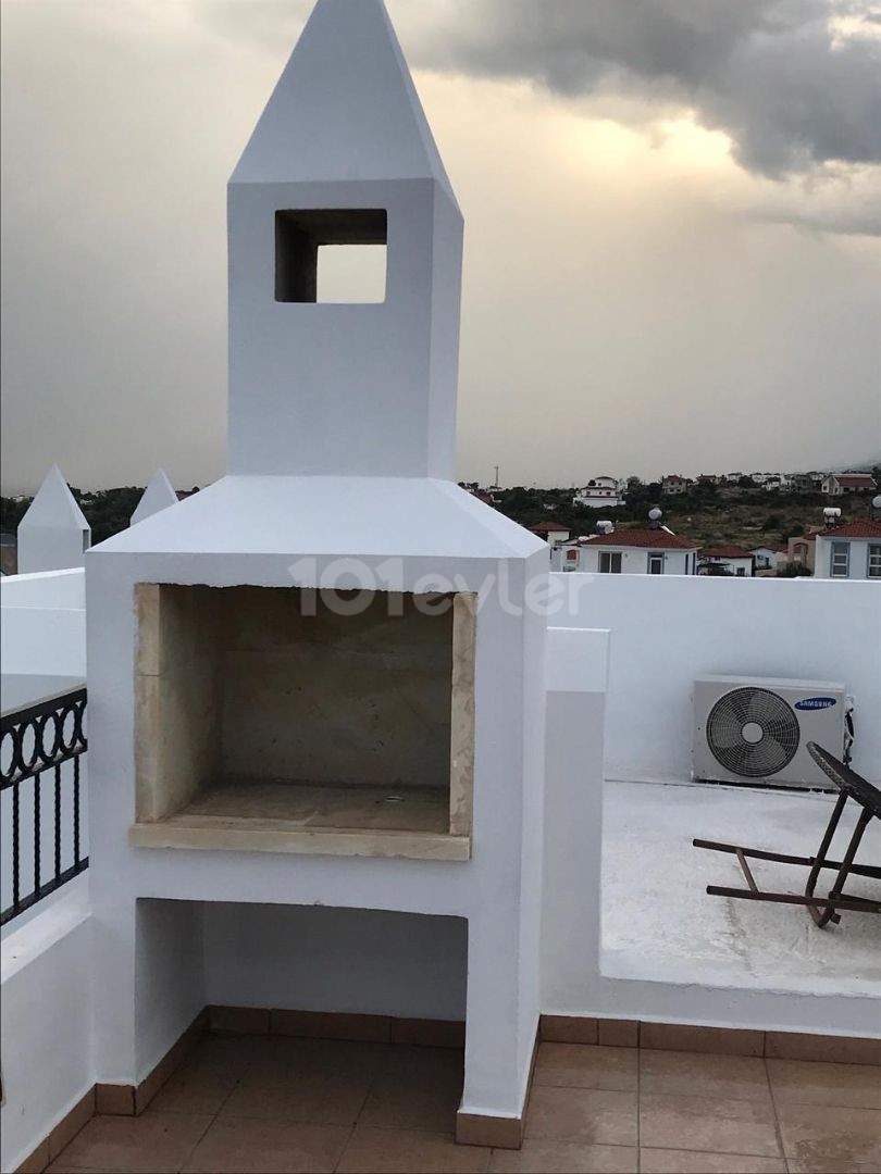 3+1 VILLA MIT MEERBLICK UND POOL ZU VERKAUFEN IM DORF SELVI IN KARŞIYAKA.