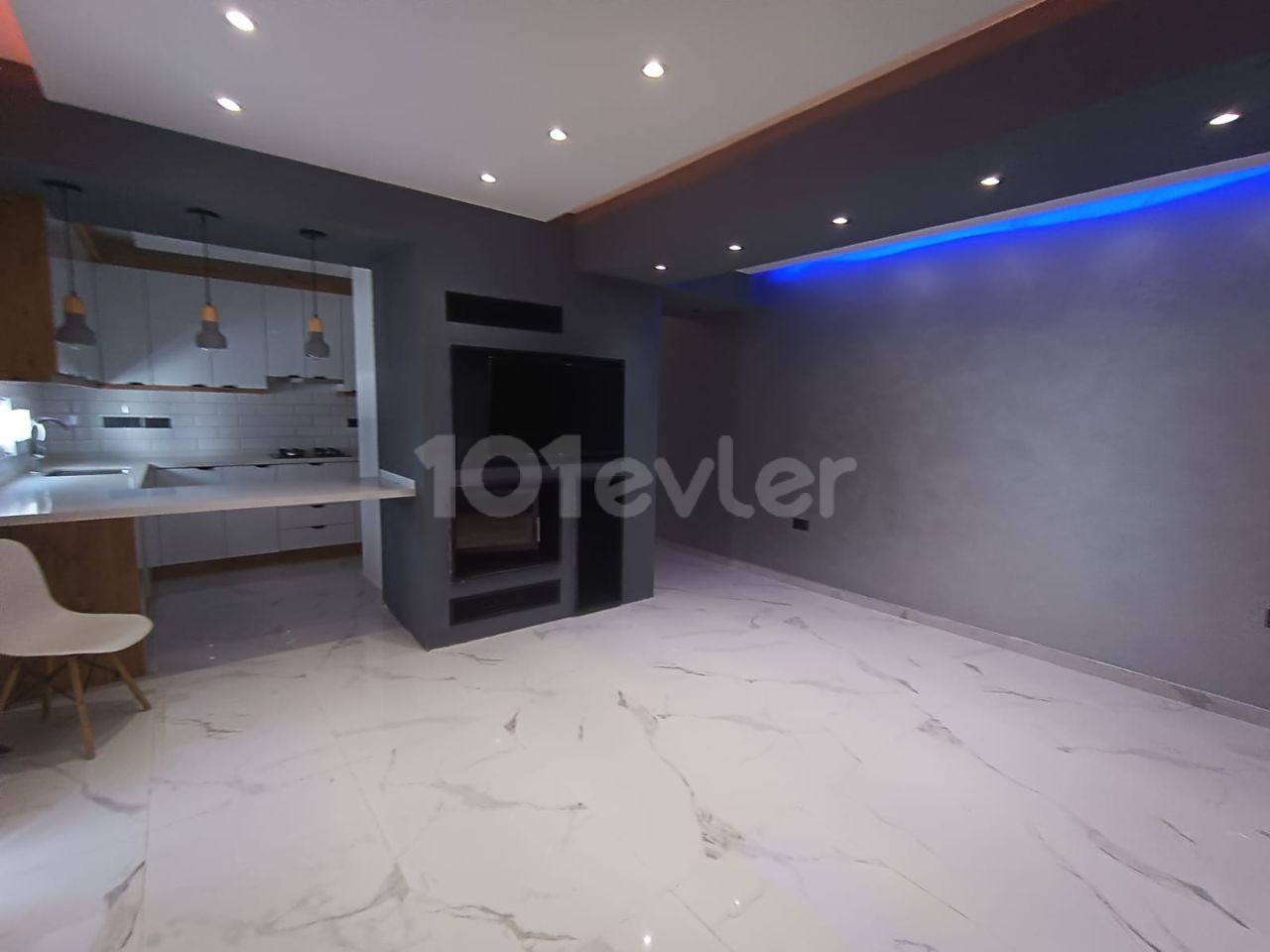 GÜNCELLL!! GİRNE  MERKEZDE, 2+1 SIFIR PENTHOUSE DAİRE, ÖZEL TASARIM ŞÖMİNESİYLE GÖRÜLMEYE DEĞER..