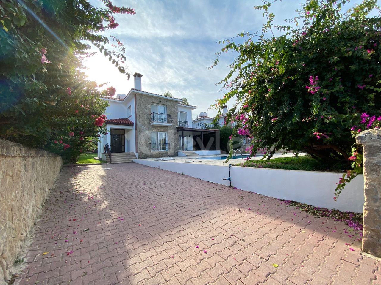 3+1 VILLA OPPORTUNITY WITH SEA AND MOUNTAIN VIEWS IN A UNIQUE LOCATION IN GIRNE EDREMIT!!