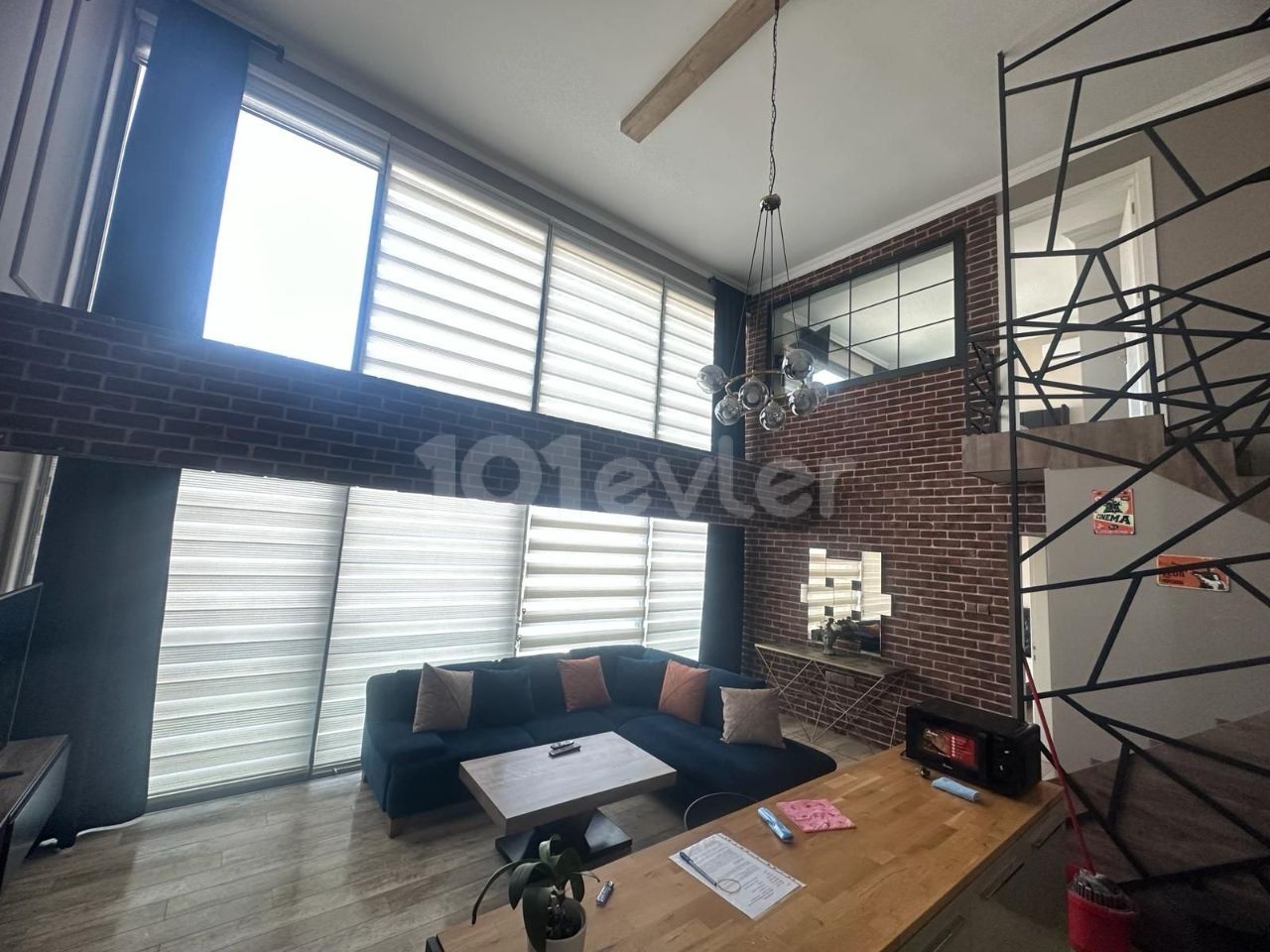 PRIVILEGIERTE LEBENSMÖGLICHKEIT IN 2+1 DUPLEX-LOFT-WOHNUNG IM KYRENIA CENTER!!