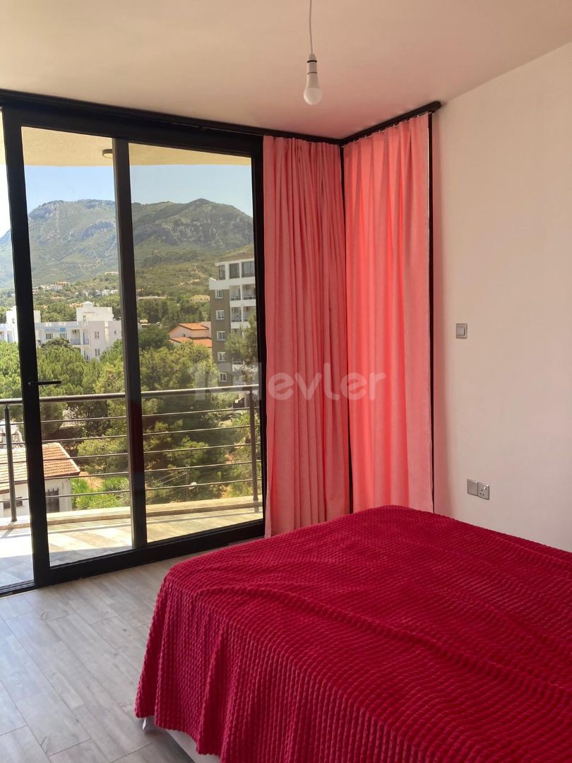 2+1 WOHNUNG ZUR MIETE IM ZENTRUM VON KYRENIA ** 