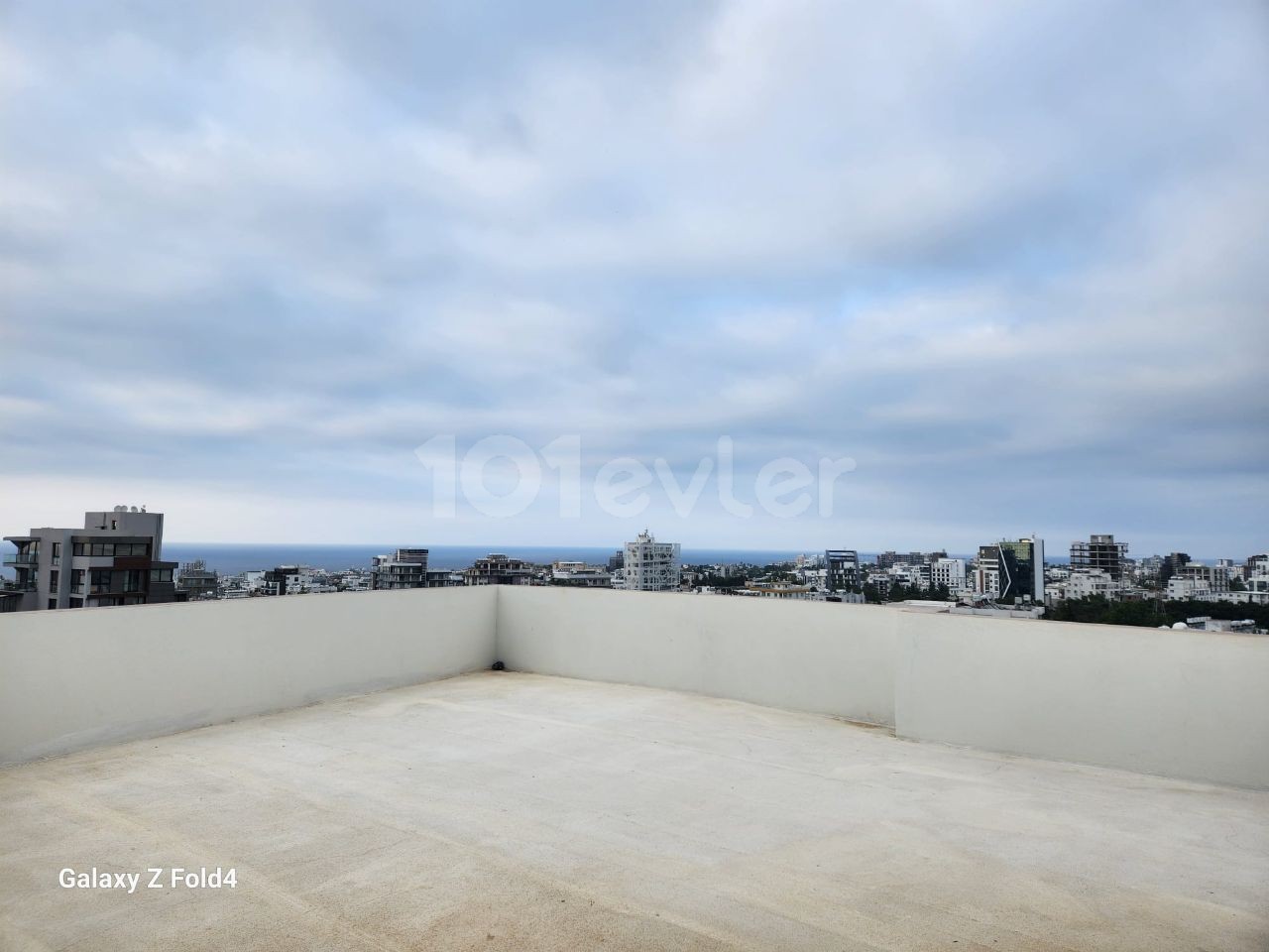 2+1 WOHNUNG ZU VERMIETEN MIT MEER-UND BERGBLICK IM ZENTRUM VON KYRENIA ** 