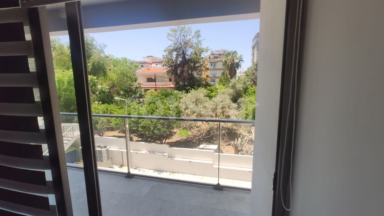 GİRNE MERKEZDE SIFIR EŞYALI 2+1 DAİRE