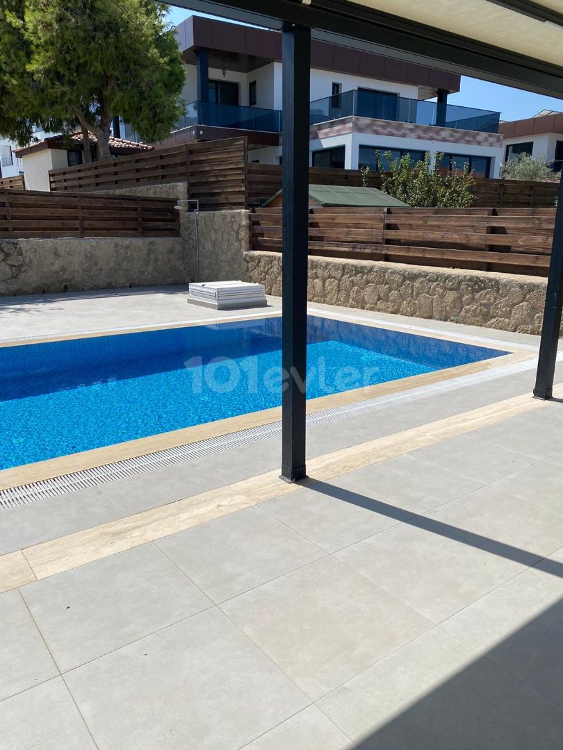 Girne Karaoğlanoğlu harika manzaralı, geniş, özel havuzlu kiralık/satılık villa