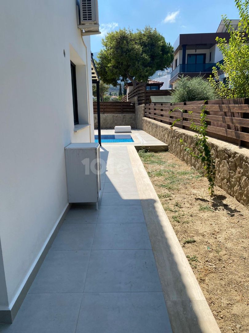 Girne Karaoğlanoğlu harika manzaralı, geniş, özel havuzlu kiralık/satılık villa