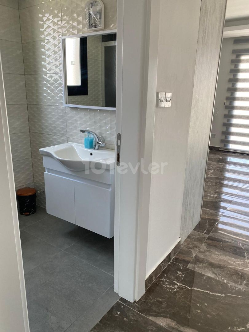 Girne Karaoğlanoğlu harika manzaralı, geniş, özel havuzlu kiralık/satılık villa