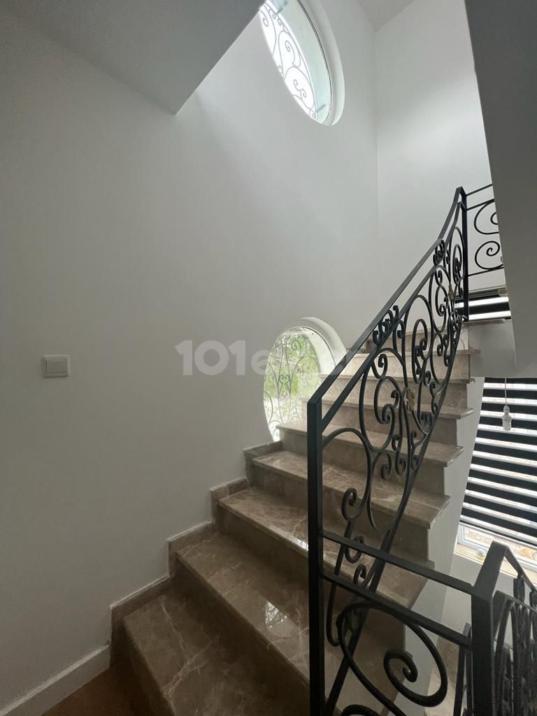 Konforlu ve ferah, özel havuzlu,3+2  geniş kiralık villa 