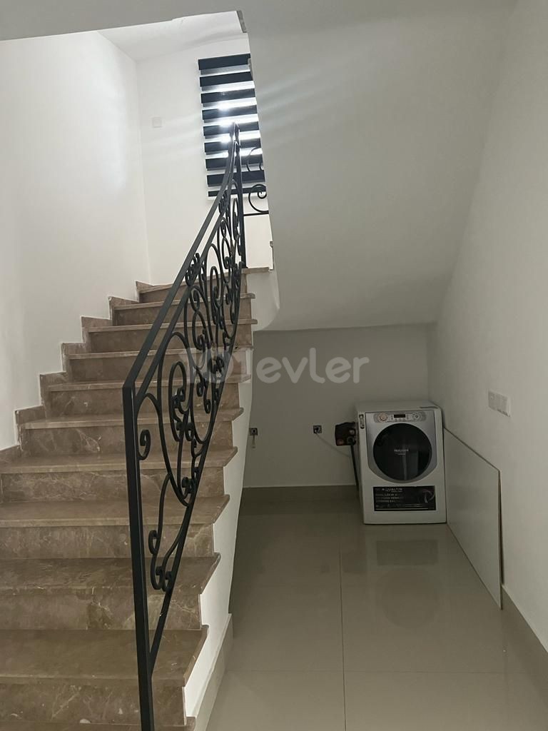 Konforlu ve ferah, özel havuzlu,3+2  geniş kiralık villa 