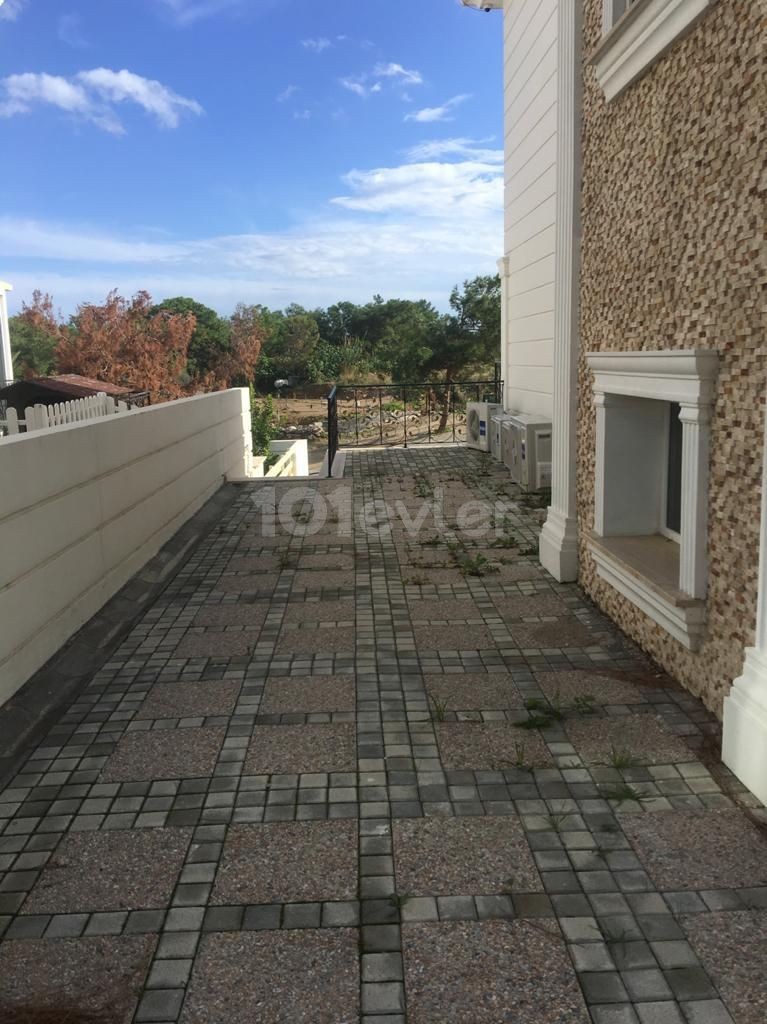 Konforlu ve ferah, özel havuzlu,3+2  geniş kiralık villa 