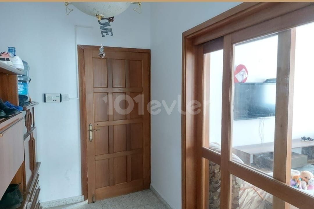 3+1 flat for sale in the center of Kyrenia