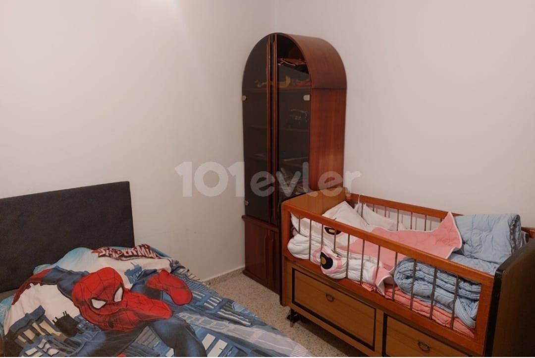 3+1 flat for sale in the center of Kyrenia