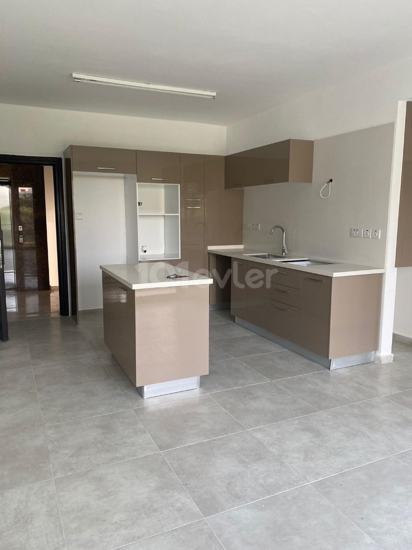 2+1 Wohnung zum Verkauf in der Nähe des Kar-Marktes, Kyrenia