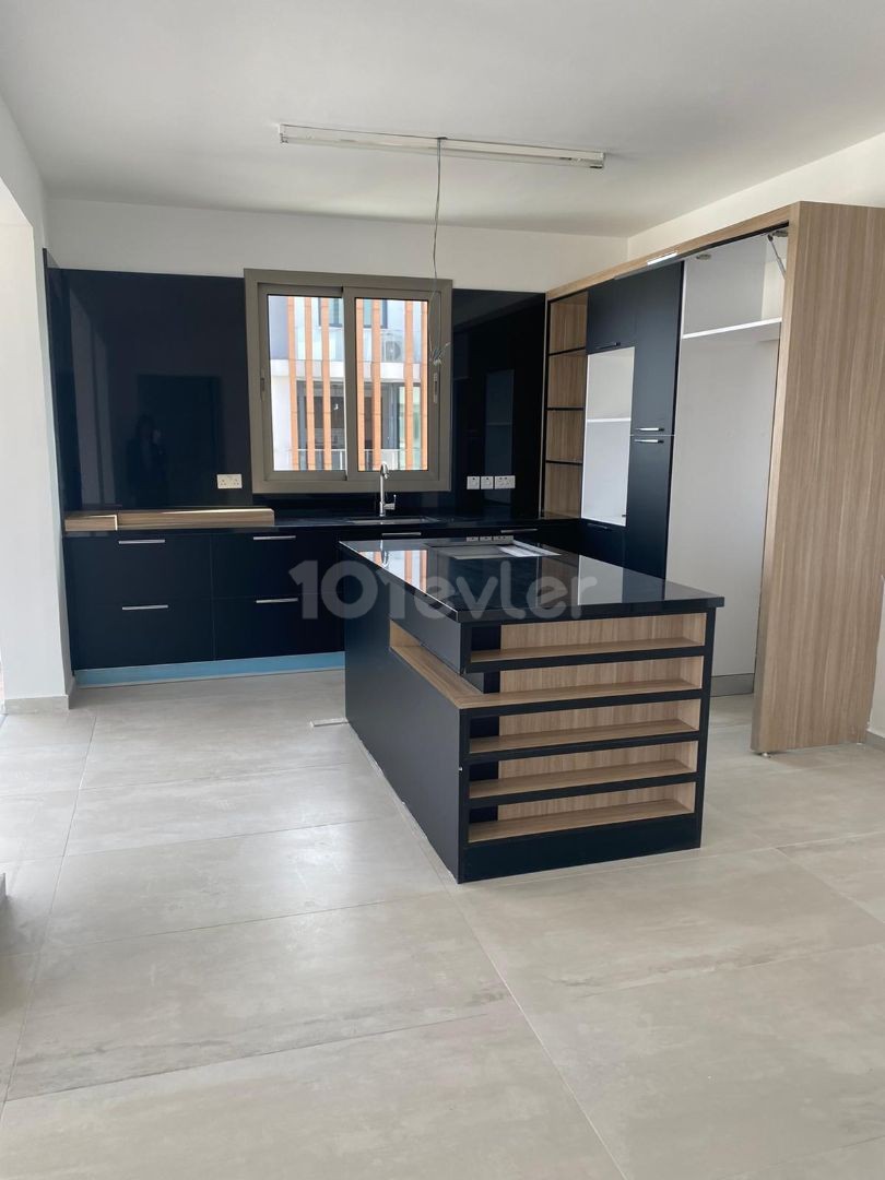 Girne, Kar market yakınında 3+1 satılık penthouse daire