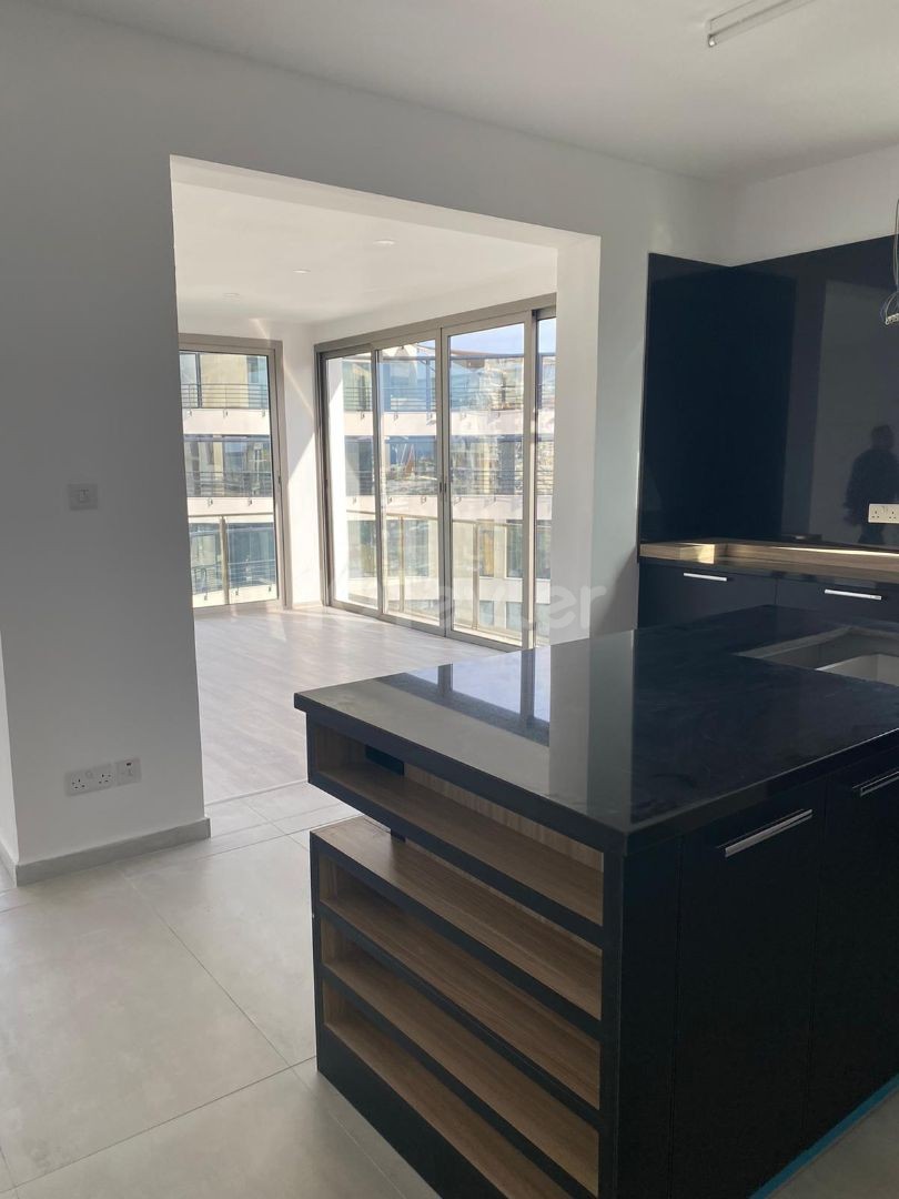 3+1 Penthouse-Wohnung zu verkaufen in der Nähe von Kar Markt, Kyrenia