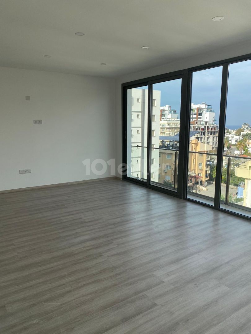 3+1 Penthouse-Wohnung zu verkaufen in der Nähe von Kar Markt, Kyrenia