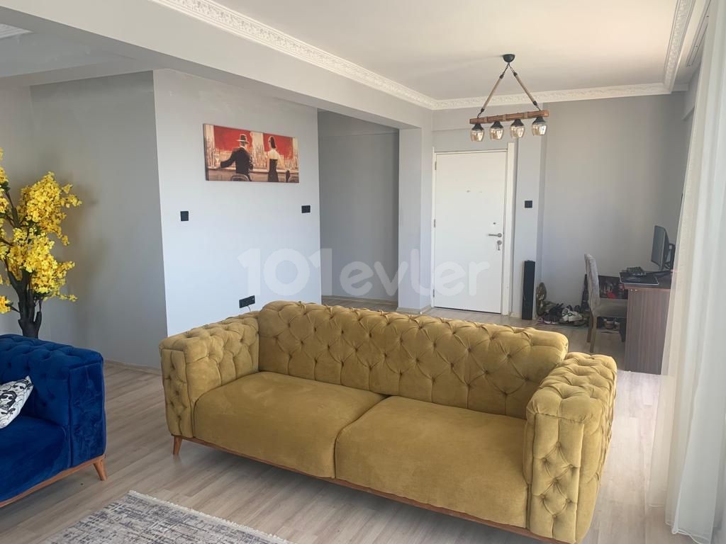 Girne merkezde dağ ve deniz manzaralı 3+1 lux penthouse