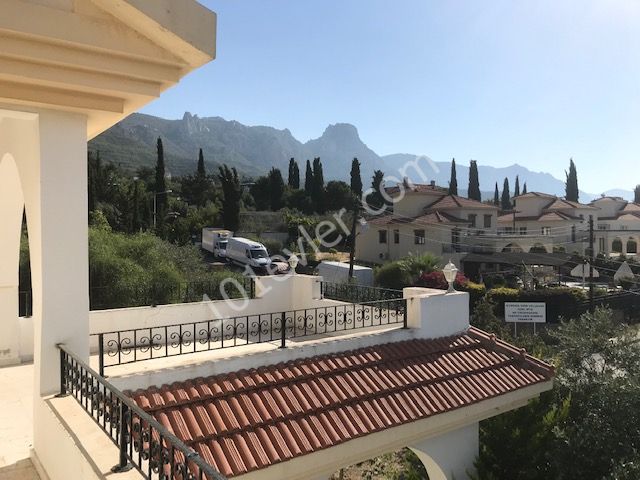 Kyrenia Zeytinlik 3 + 1 Villa Türkische Immobilien ** 