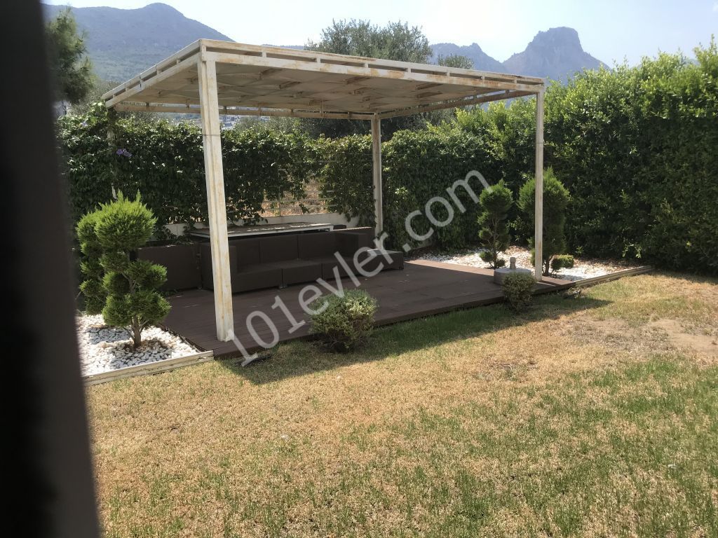 Flat For Sale in Zeytinlik, Kyrenia