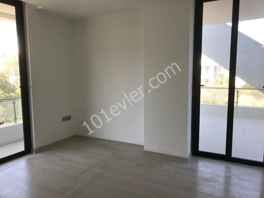 Girne merkezde 2+1 daire kiralık eşyalı/eşyasız  