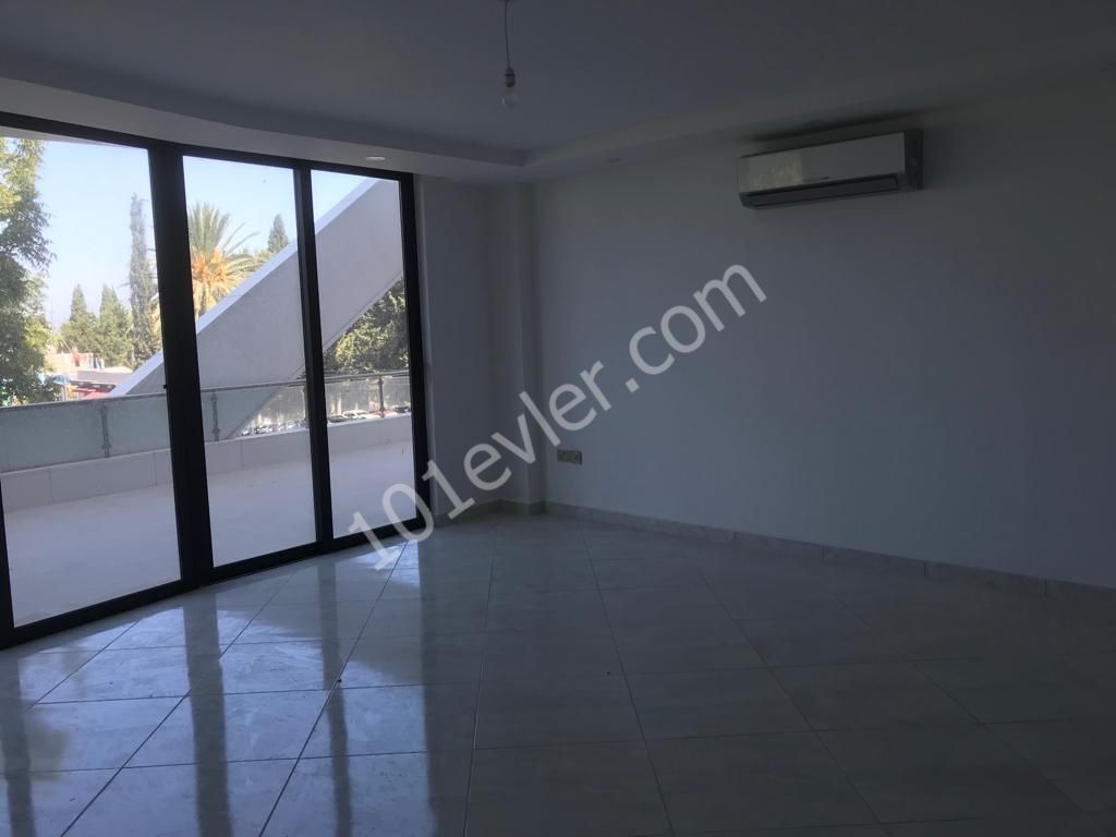 Girne merkezde 2+1 daire kiralık eşyalı/eşyasız  