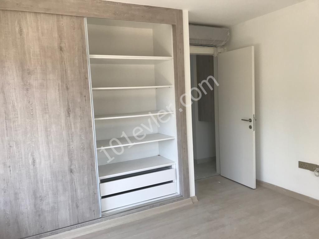 Girne merkezde 2+1 daire kiralık eşyalı/eşyasız  