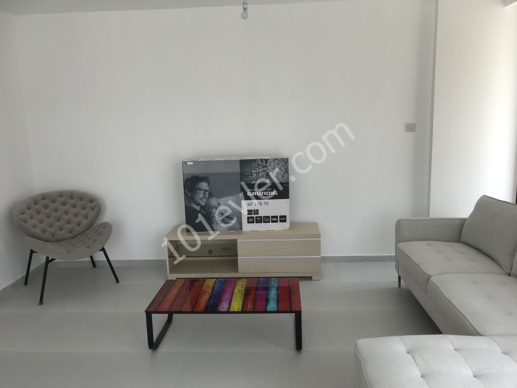 Kyrenia Zentrum 2 + 1 Wohnung ** 