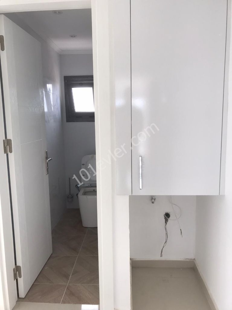 Lefkoşa Dereboyu 2+1 Kıralık offisler veya Daire 