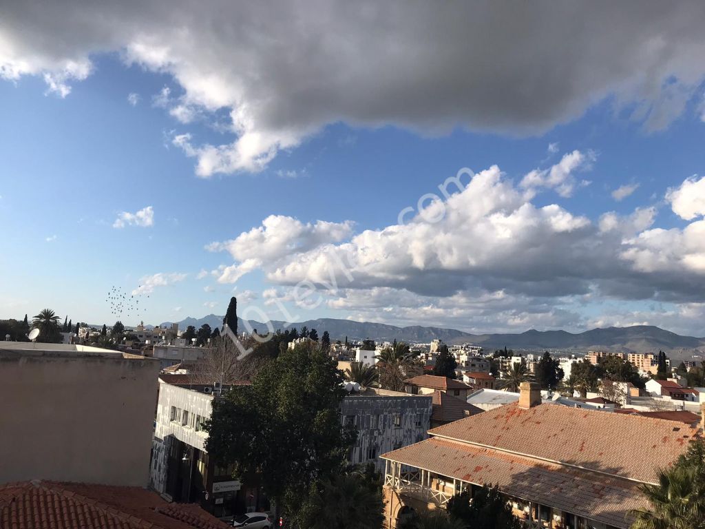 Lefkoşa  1+1   Roof Bar