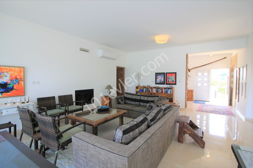 Girne Esentepe Denize Sıfır 3+1 Villa