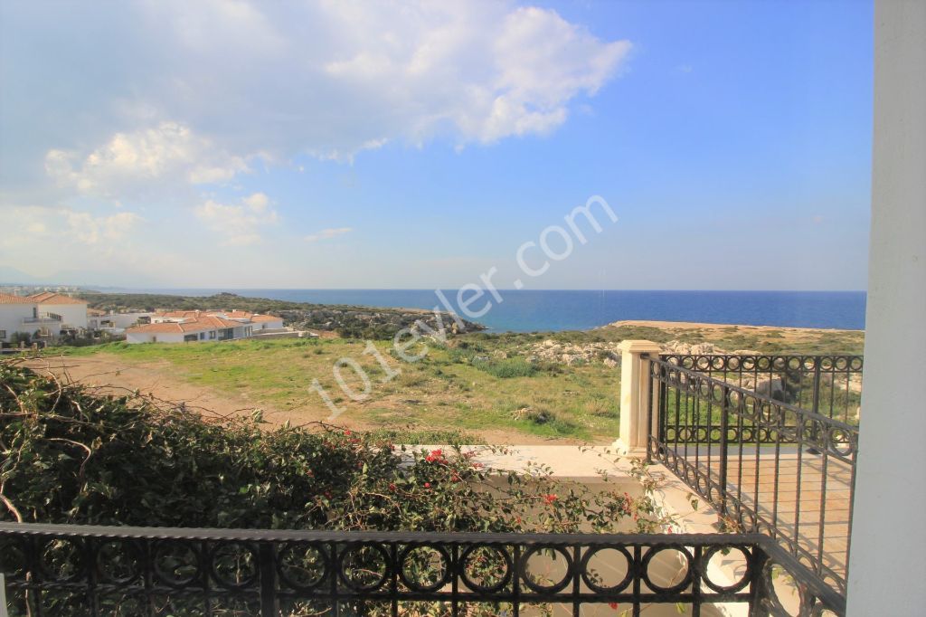 Girne Esentepe Denize Sıfır 3+1 Villa