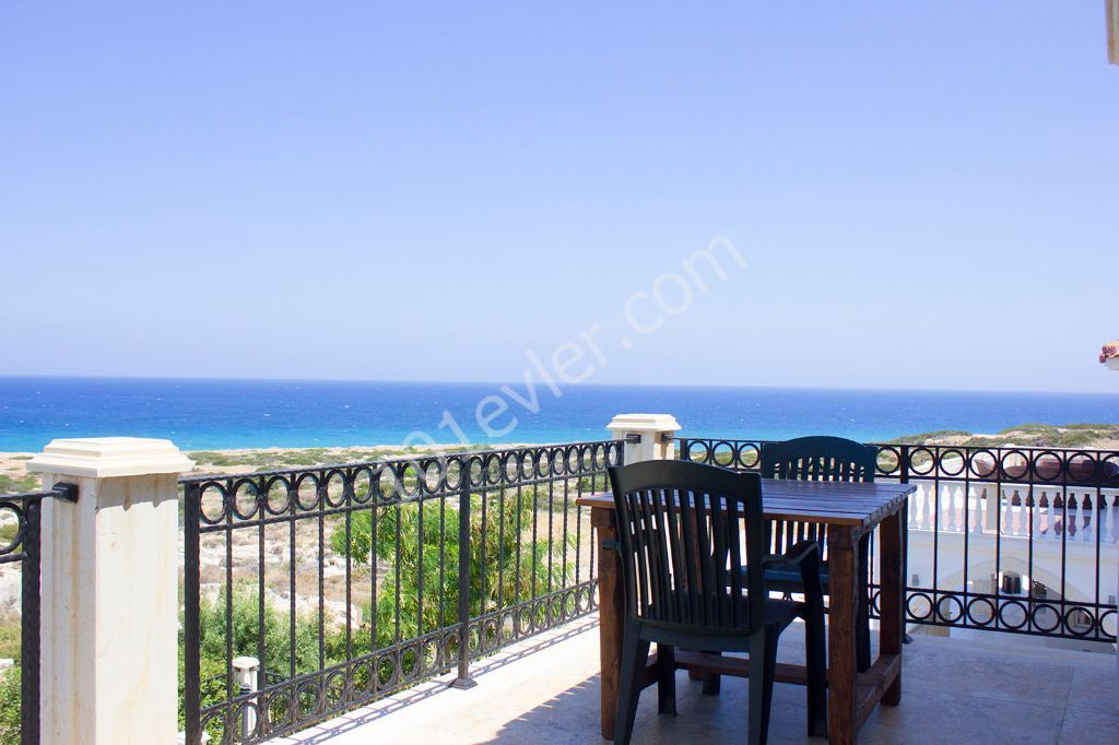 Girne Esentepe Denize Sıfır 3+1 Villa