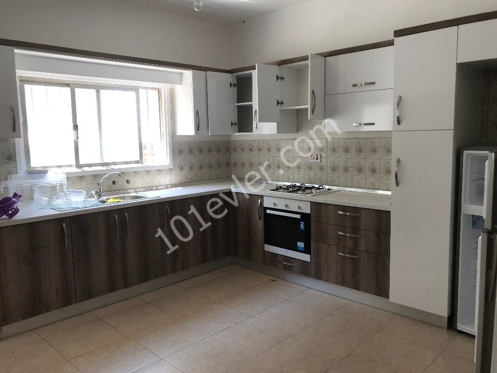 Lefkoşa Gönyeli 3+1 Full Eşyalı 140 m2 Daire