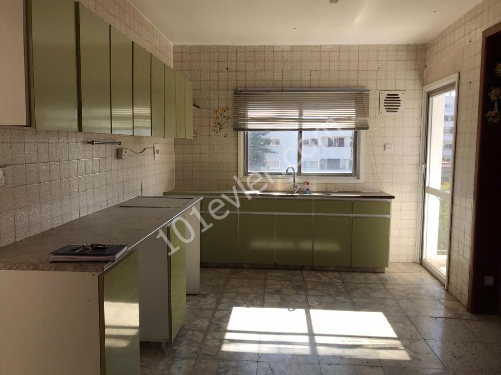 KÖŞKLÜÇITLIK-3+ 2 APARTMENT FOR SALE IN LEFOŞA ** 