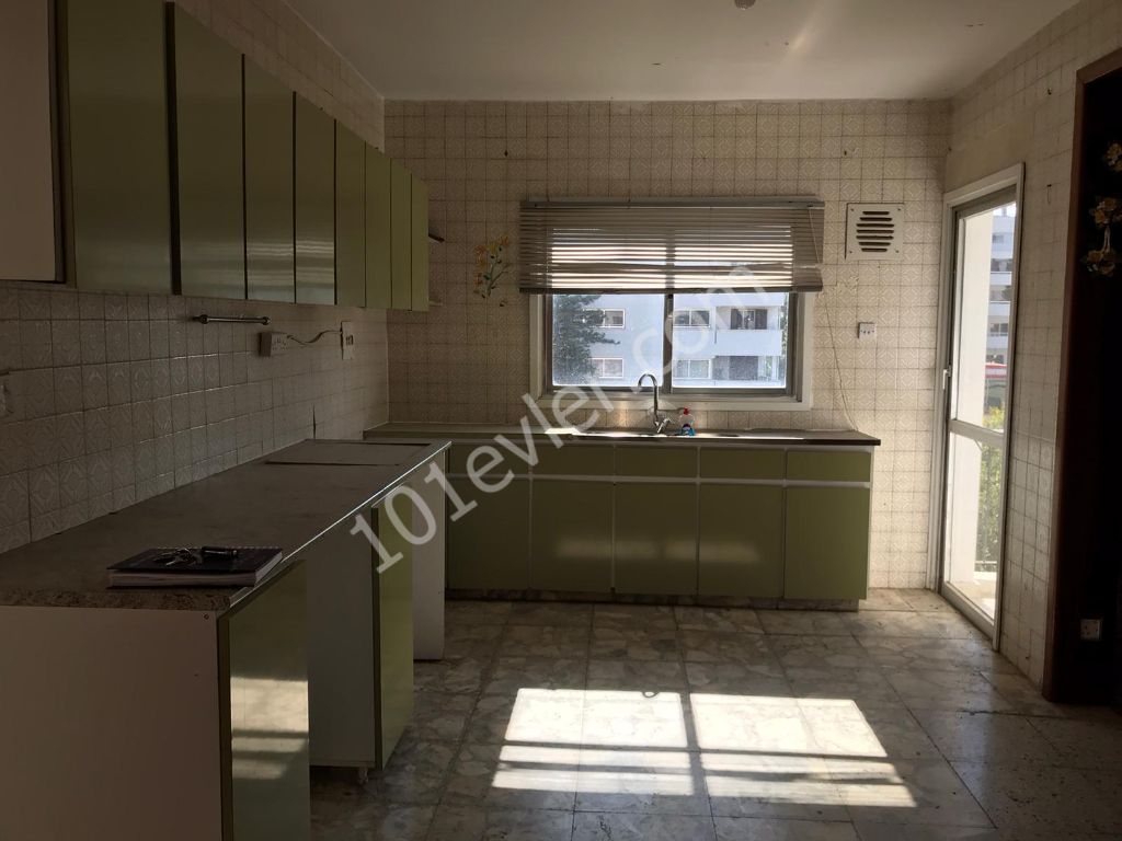 KÖŞKLÜÇITLIK-3+ 2 APARTMENT FOR SALE IN LEFOŞA ** 