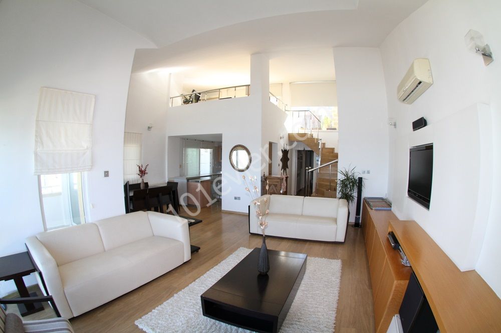 Girne Merkez Denize Sıfır Pilatinyum Sitesi Penthouse 4+1