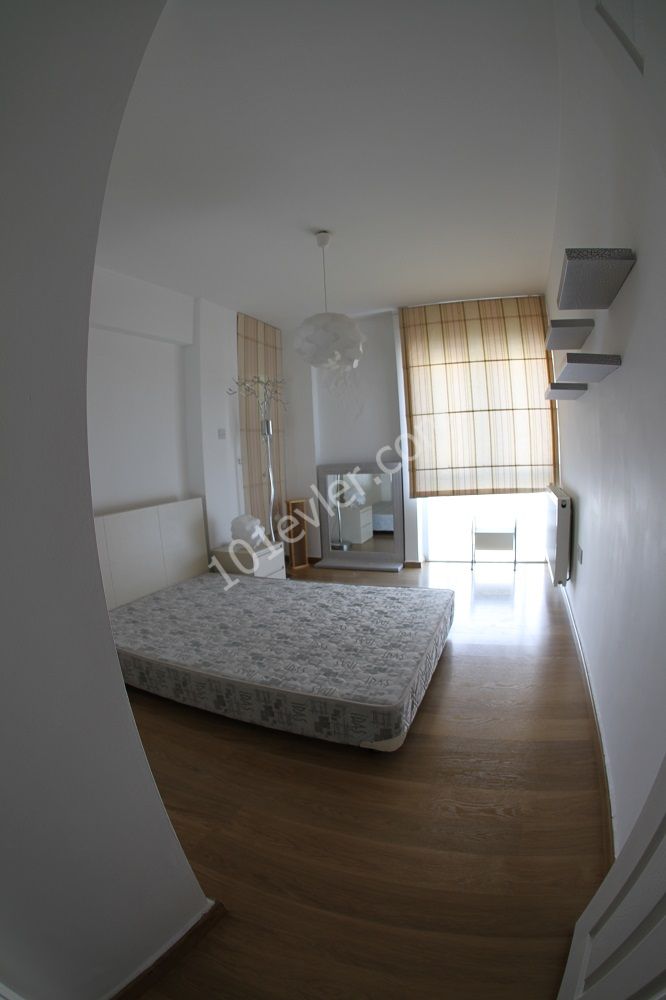 Girne Merkez Denize Sıfır Pilatinyum Sitesi Penthouse 4+1