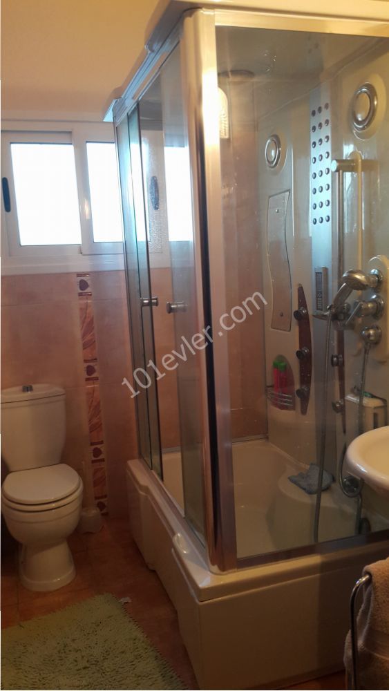 Girne Karaoğlanoğlu İkiz Villa toplam 300 m2