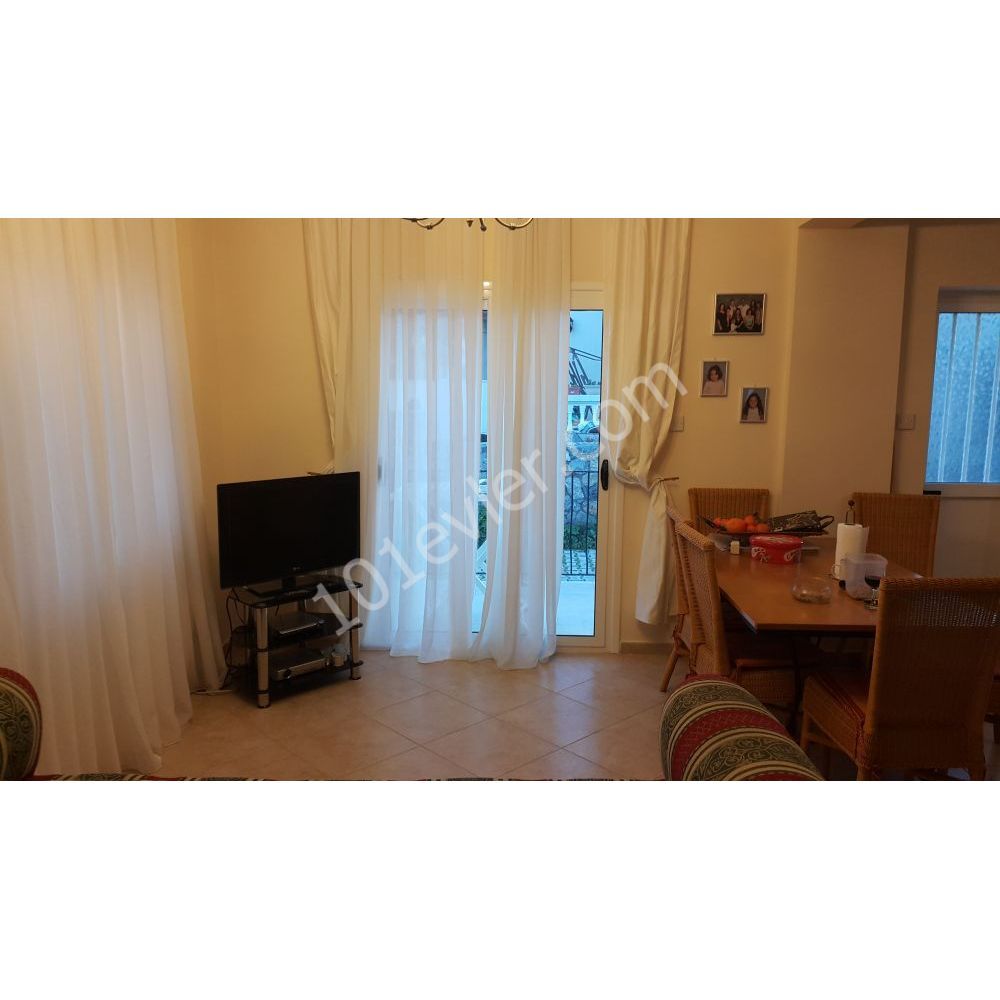 Girne Karaoğlanoğlu İkiz Villa toplam 300 m2