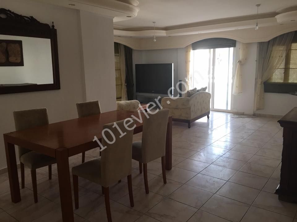 Girne merkez  220 m2 daire 