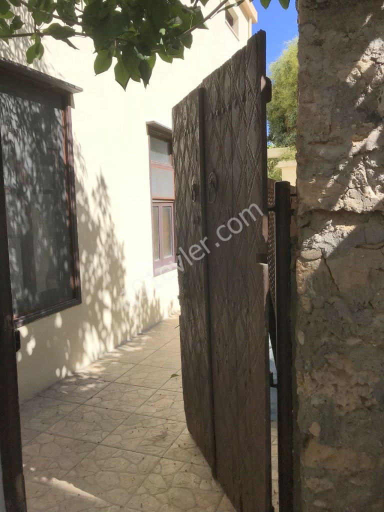 Bellabayıs Konak  Manastır içi 375 m2 5+1