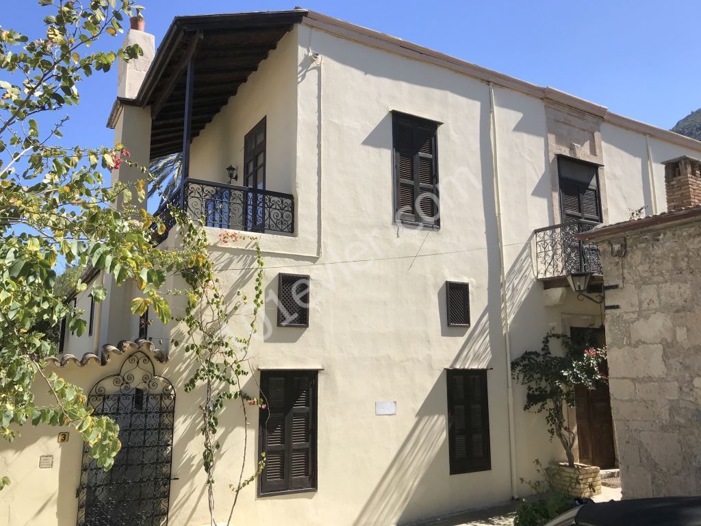 Bellabayıs Konak  Manastır içi 375 m2 5+1