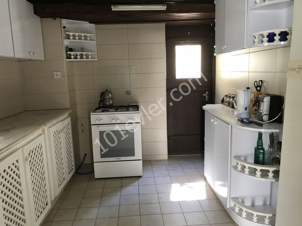 Bellabayıs Konak  Manastır içi 375 m2 5+1