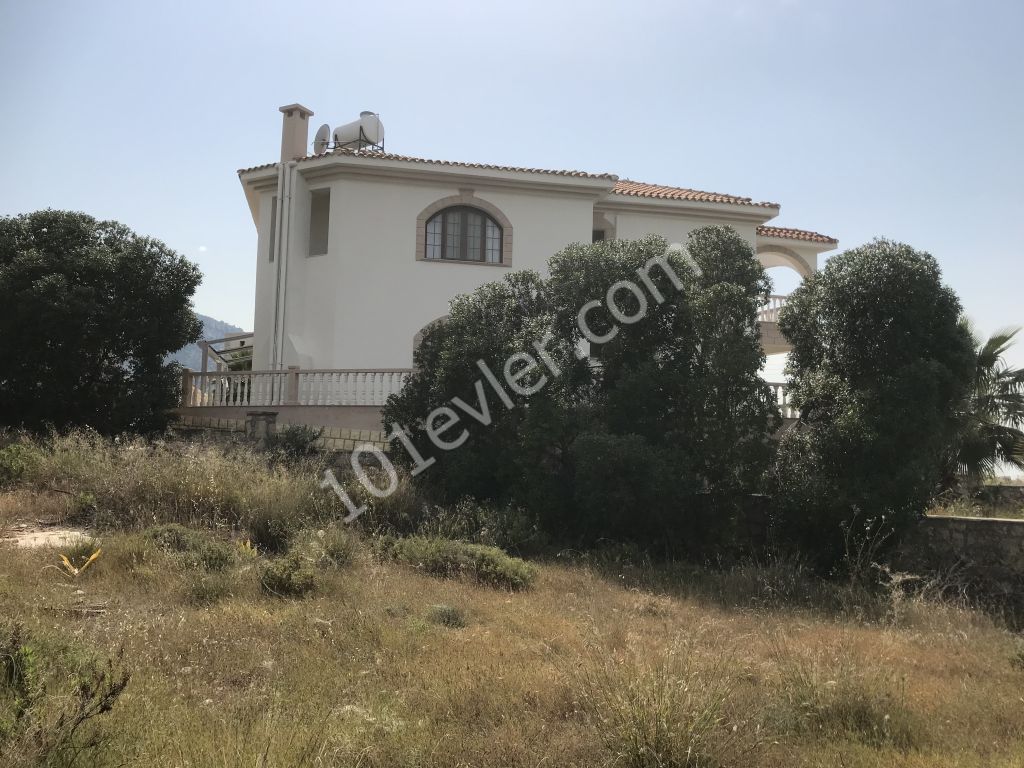 Residential Zoned Plot For Sale in Çatalköy, Kyrenia